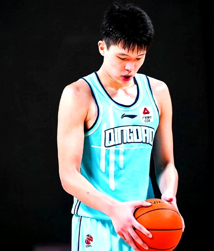 霍楠：会发牌&三分中锋极具价值，预测杨瀚森27或30签被选中的简单介绍